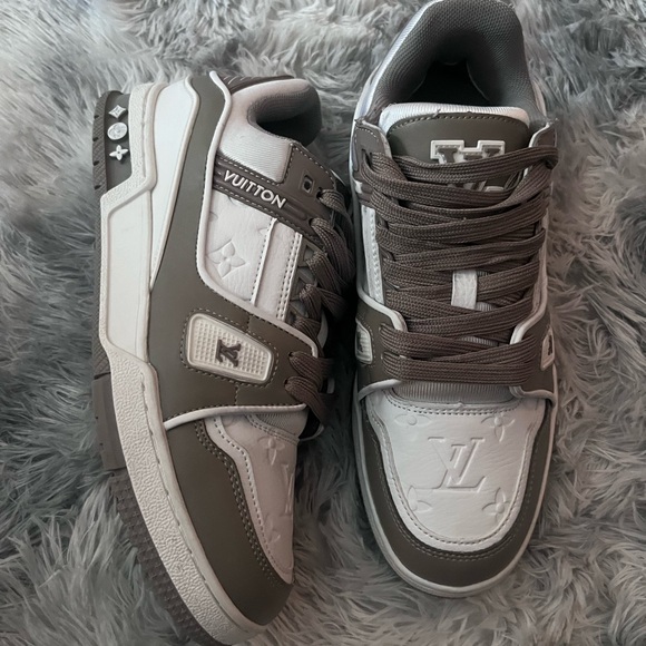 LOUIS VUITTON Trainer Sneakers - Picture 2 of 7